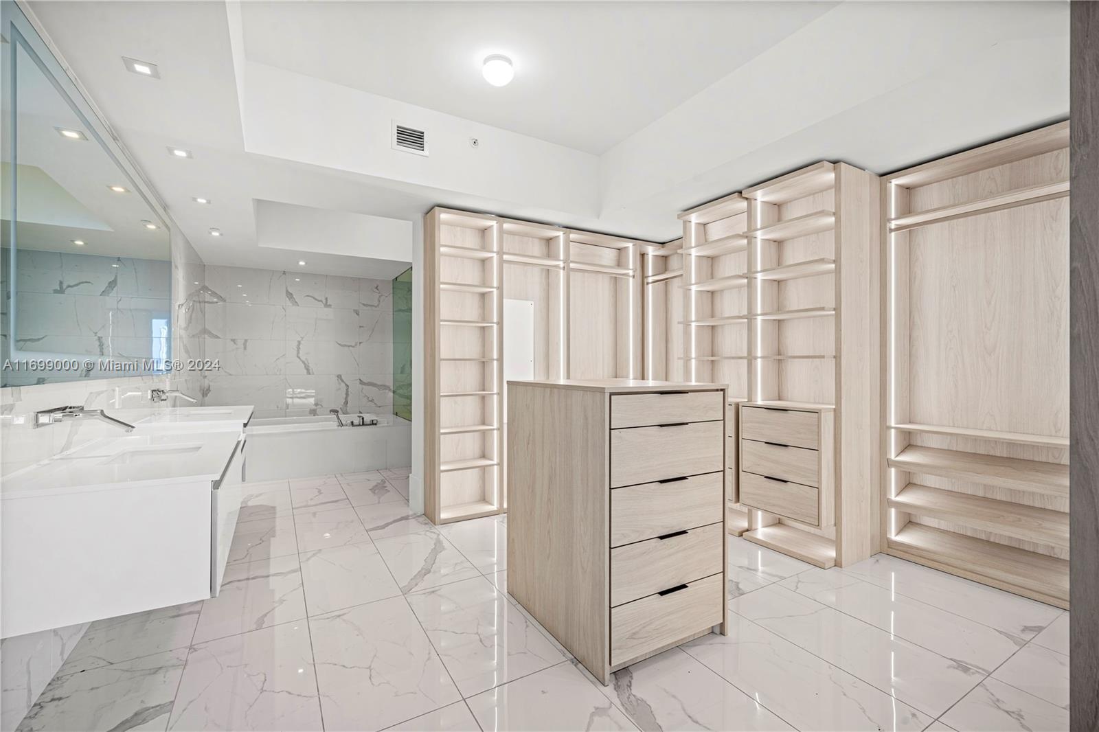 PRIVE CONDO - Residential