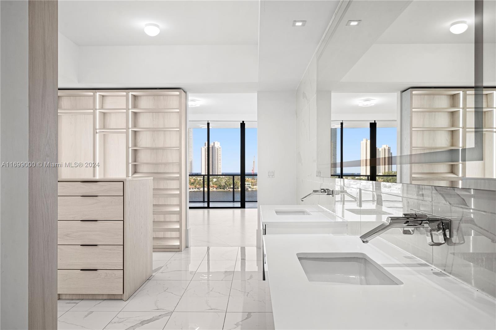 PRIVE CONDO - Residential