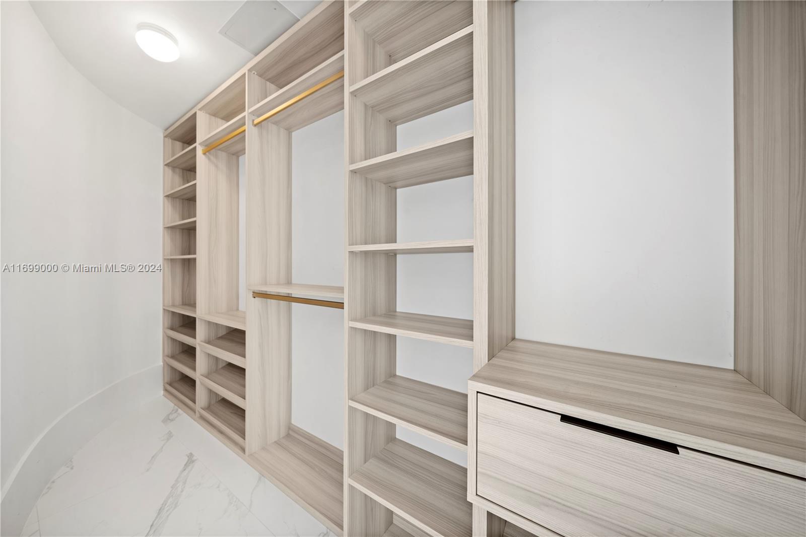 PRIVE CONDO - Residential