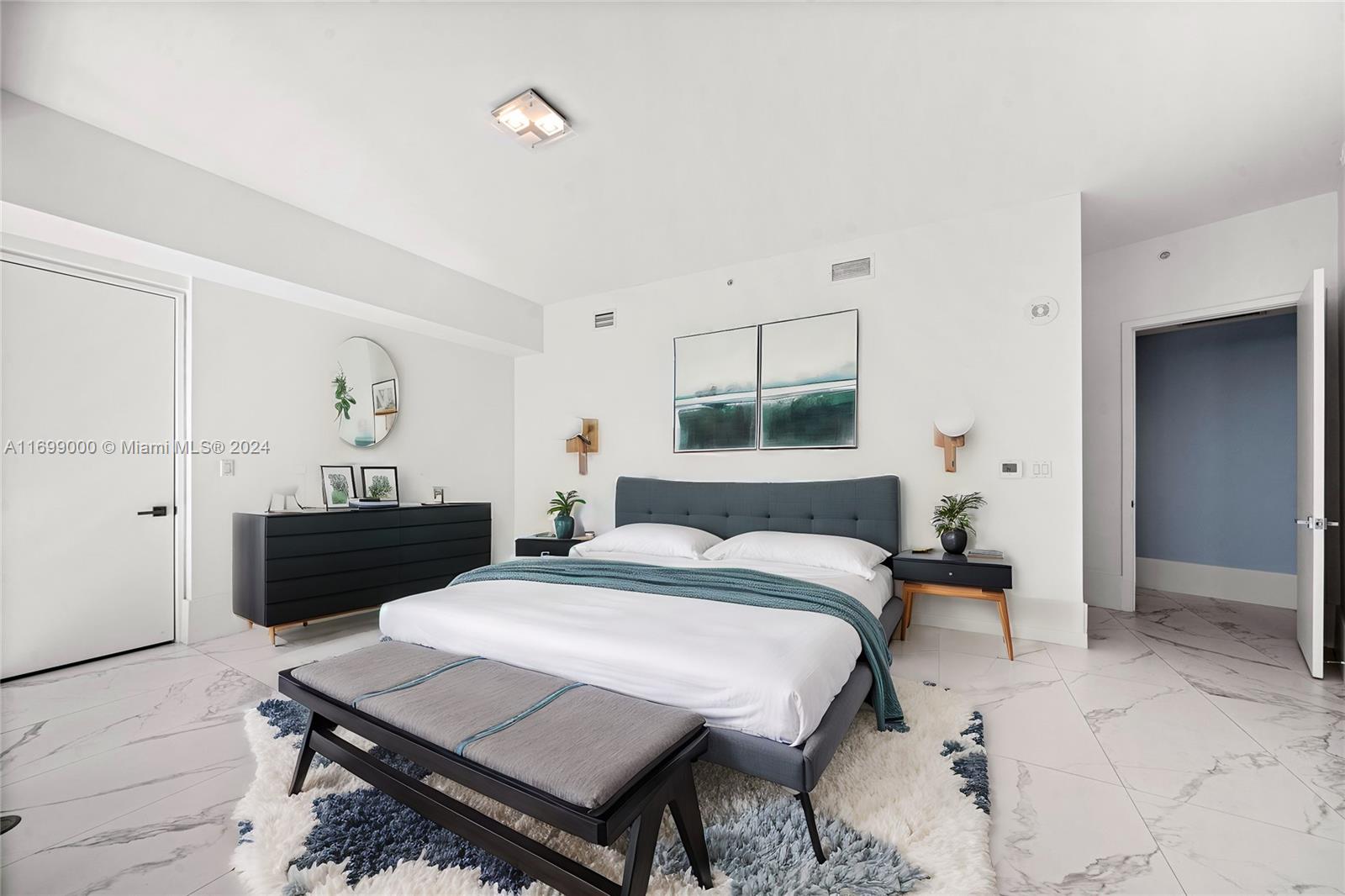 PRIVE CONDO - Residential