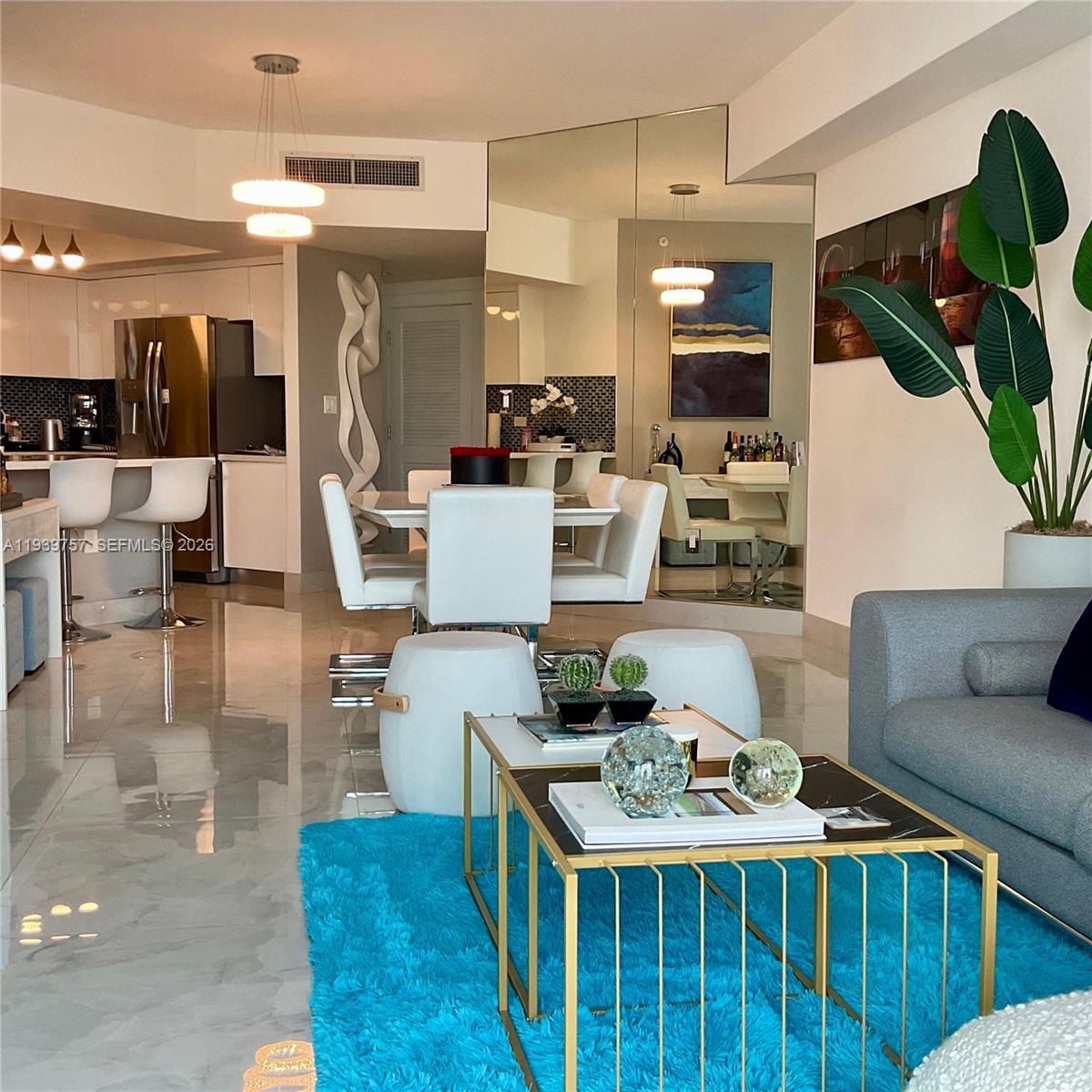 HOLLYWOOD STATION RES CON - Residential