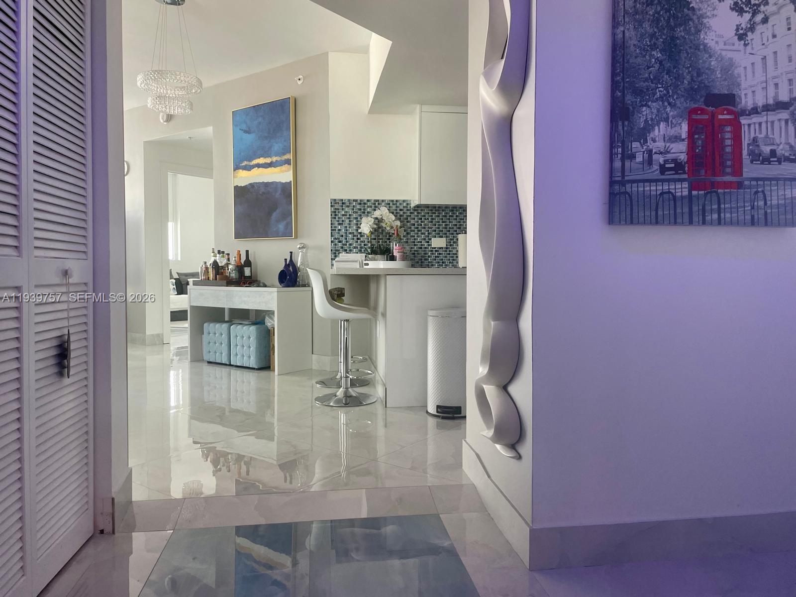 HOLLYWOOD STATION RES CON - Residential