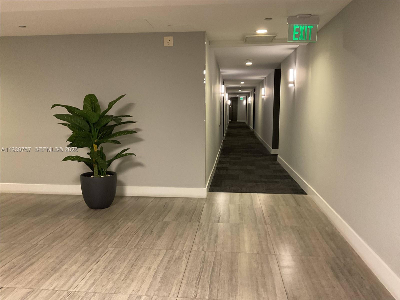 HOLLYWOOD STATION RES CON - Residential