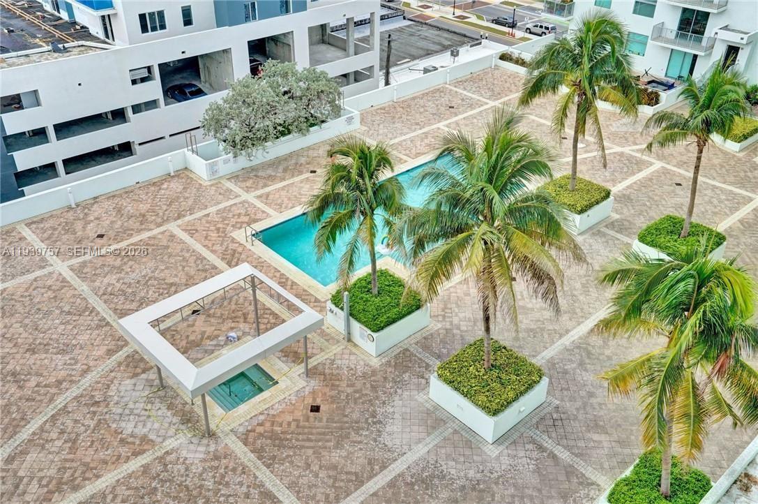 HOLLYWOOD STATION RES CON - Residential