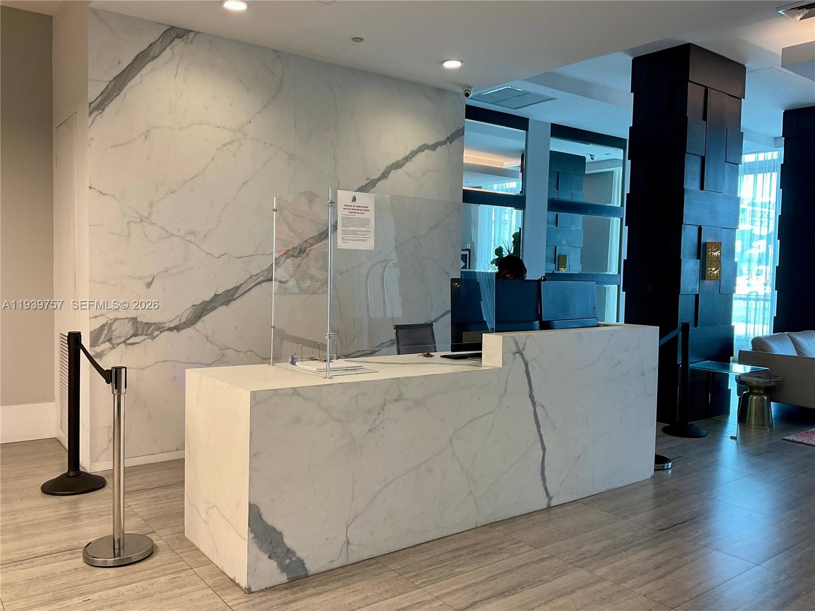 HOLLYWOOD STATION RES CON - Residential