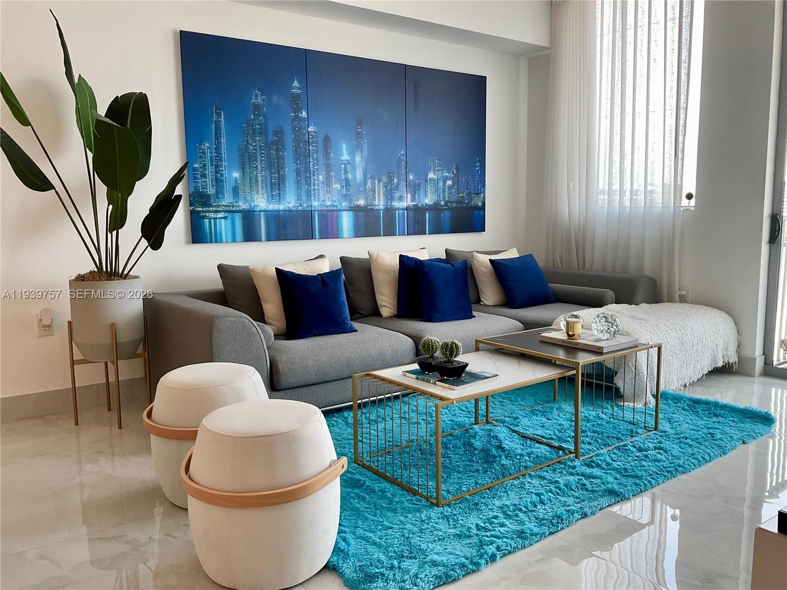 HOLLYWOOD STATION RES CON - Residential