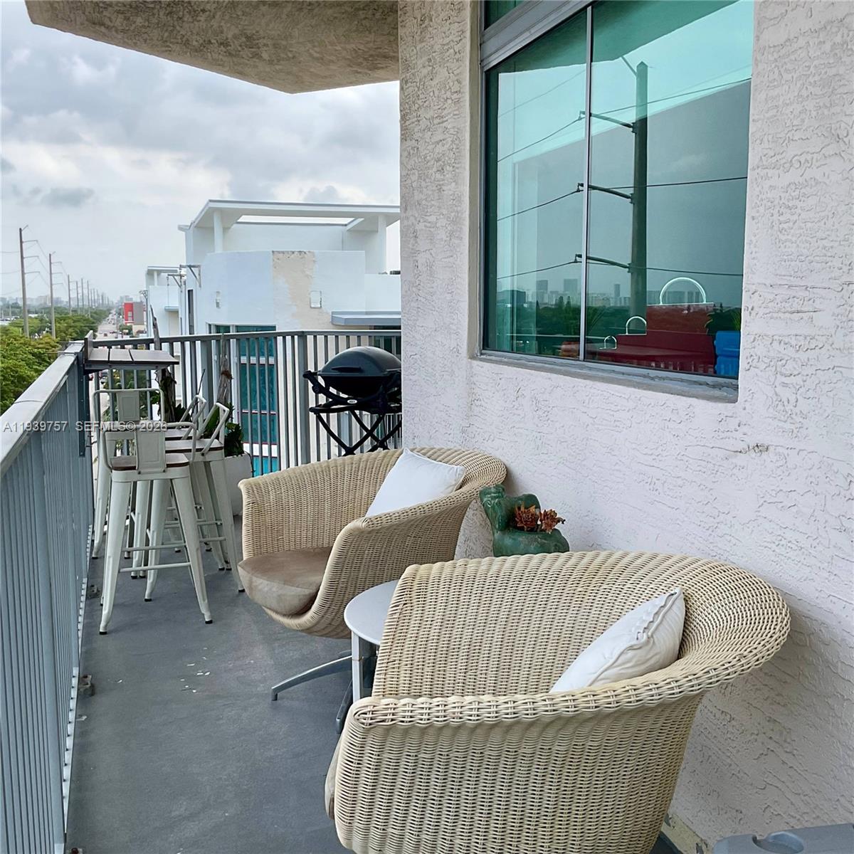 HOLLYWOOD STATION RES CON - Residential