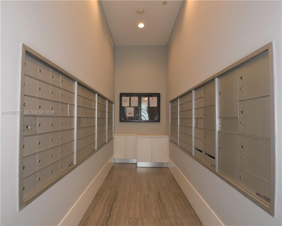 HOLLYWOOD STATION RES CON - Residential