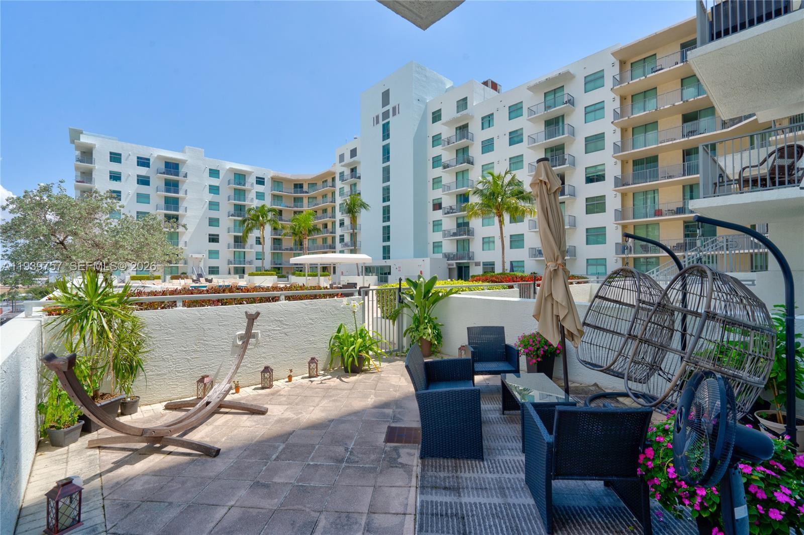 HOLLYWOOD STATION RES CON - Residential