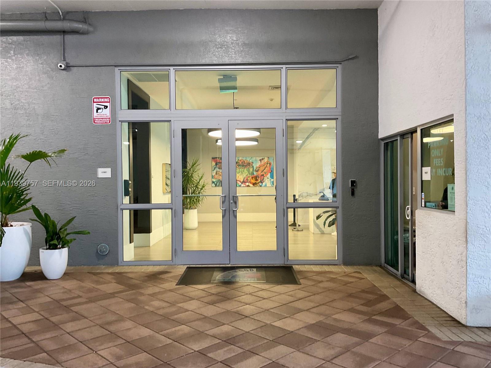 HOLLYWOOD STATION RES CON - Residential