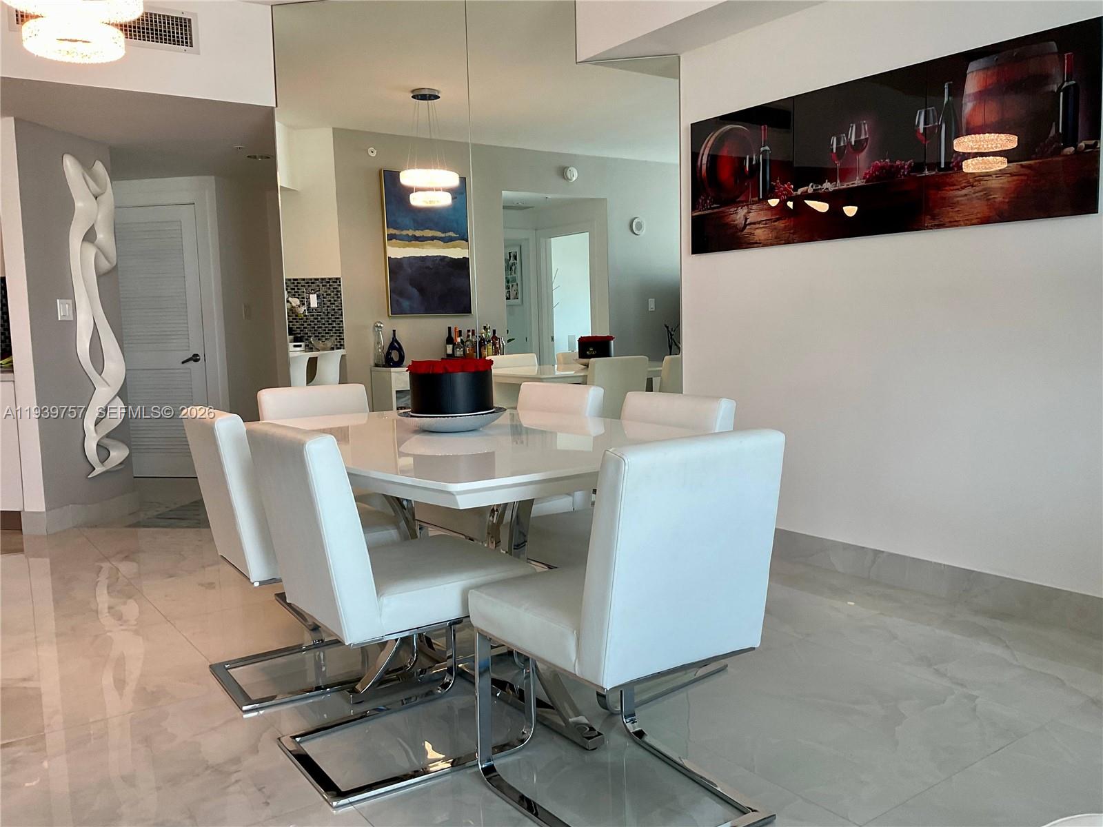 HOLLYWOOD STATION RES CON - Residential