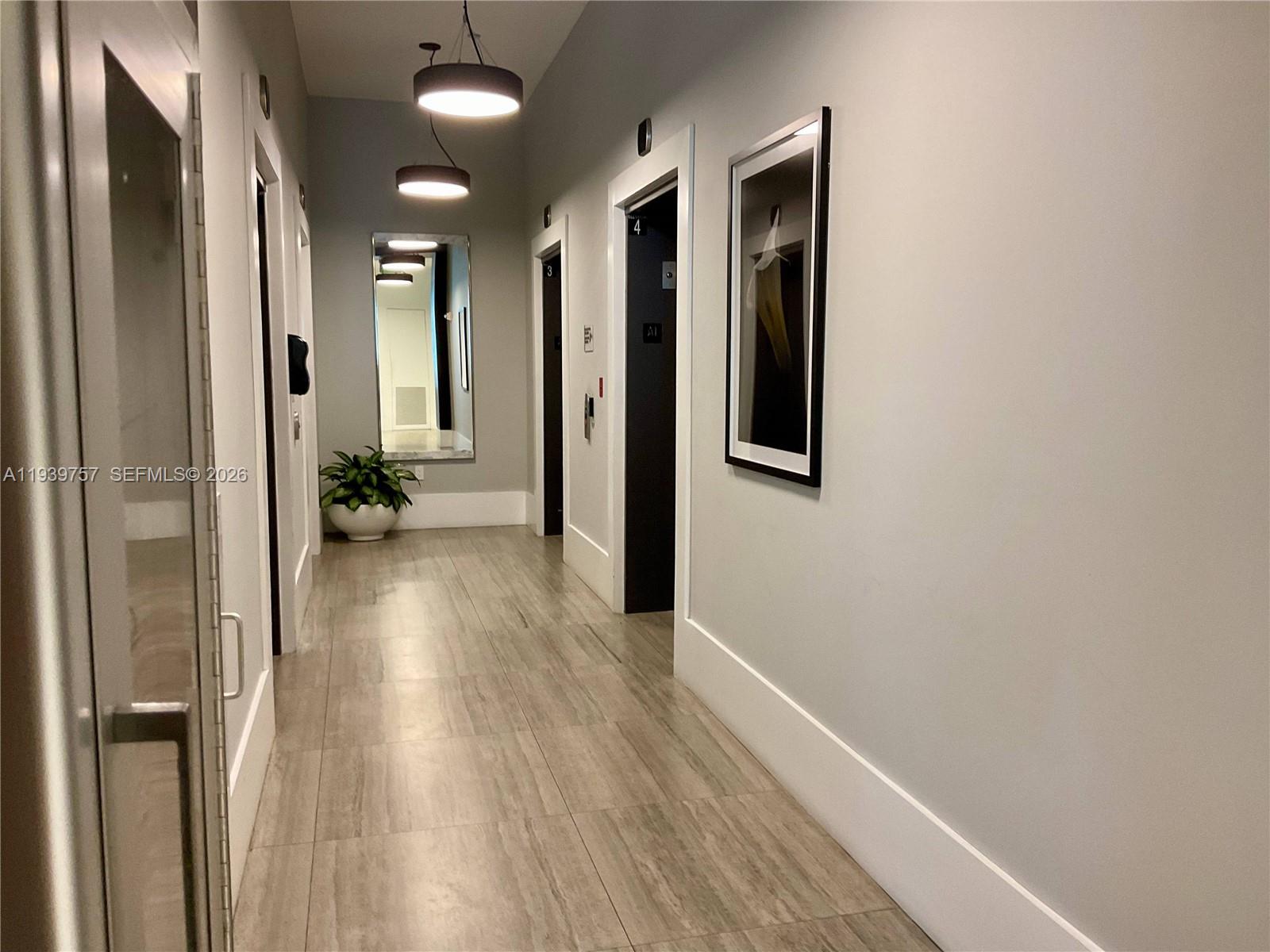 HOLLYWOOD STATION RES CON - Residential