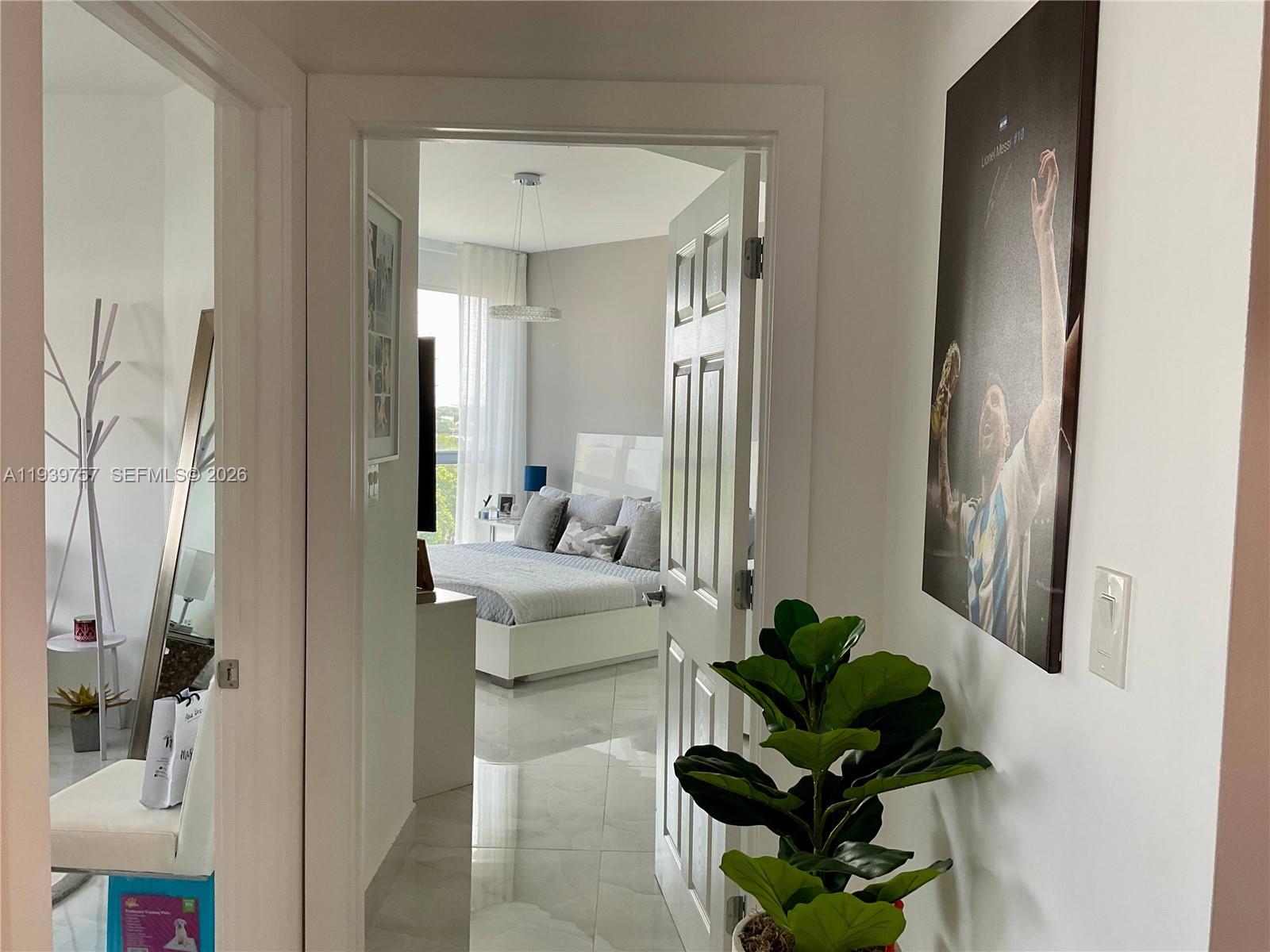 HOLLYWOOD STATION RES CON - Residential