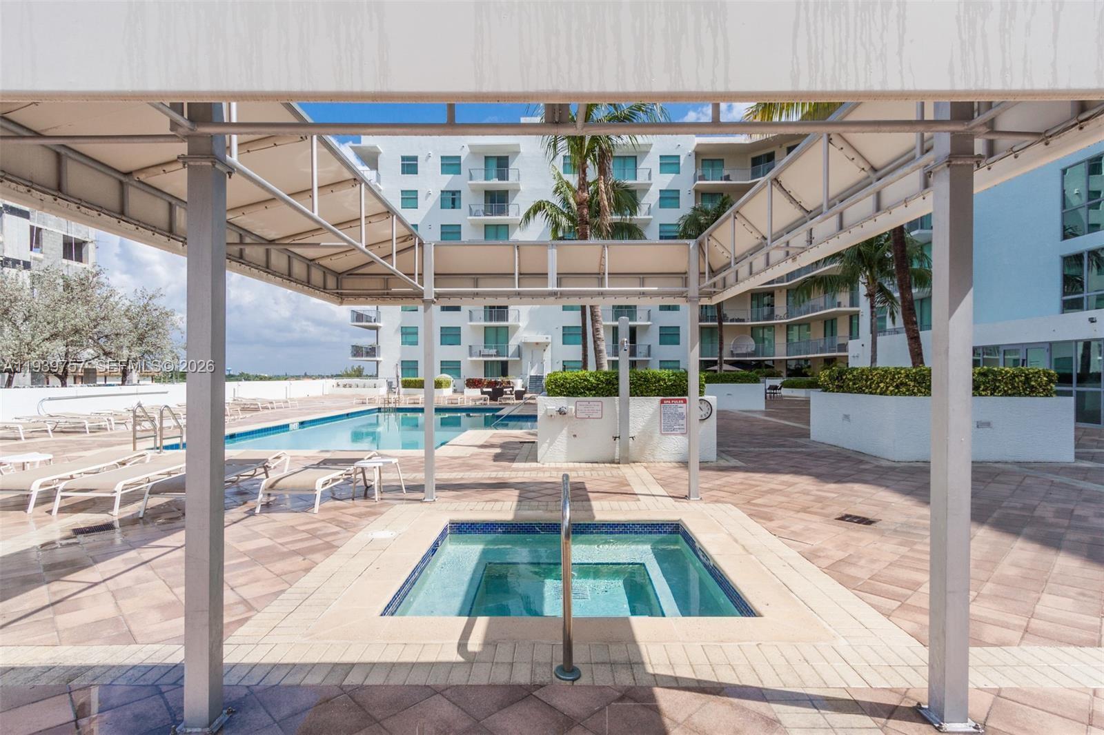 HOLLYWOOD STATION RES CON - Residential