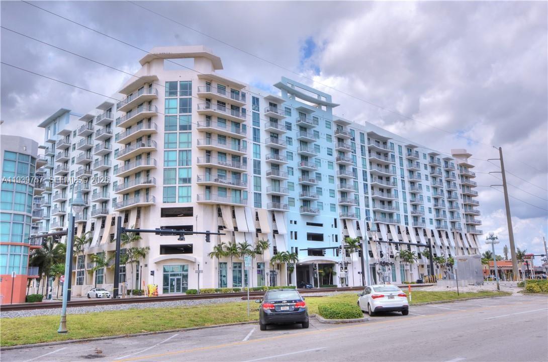 HOLLYWOOD STATION RES CON - Residential