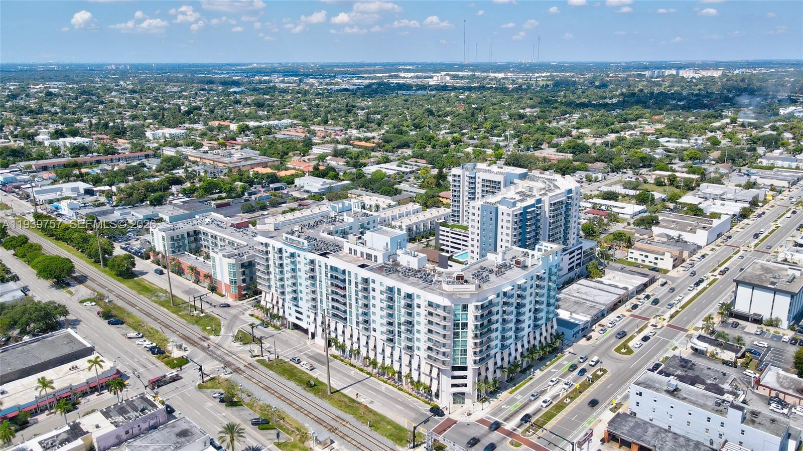 HOLLYWOOD STATION RES CON - Residential