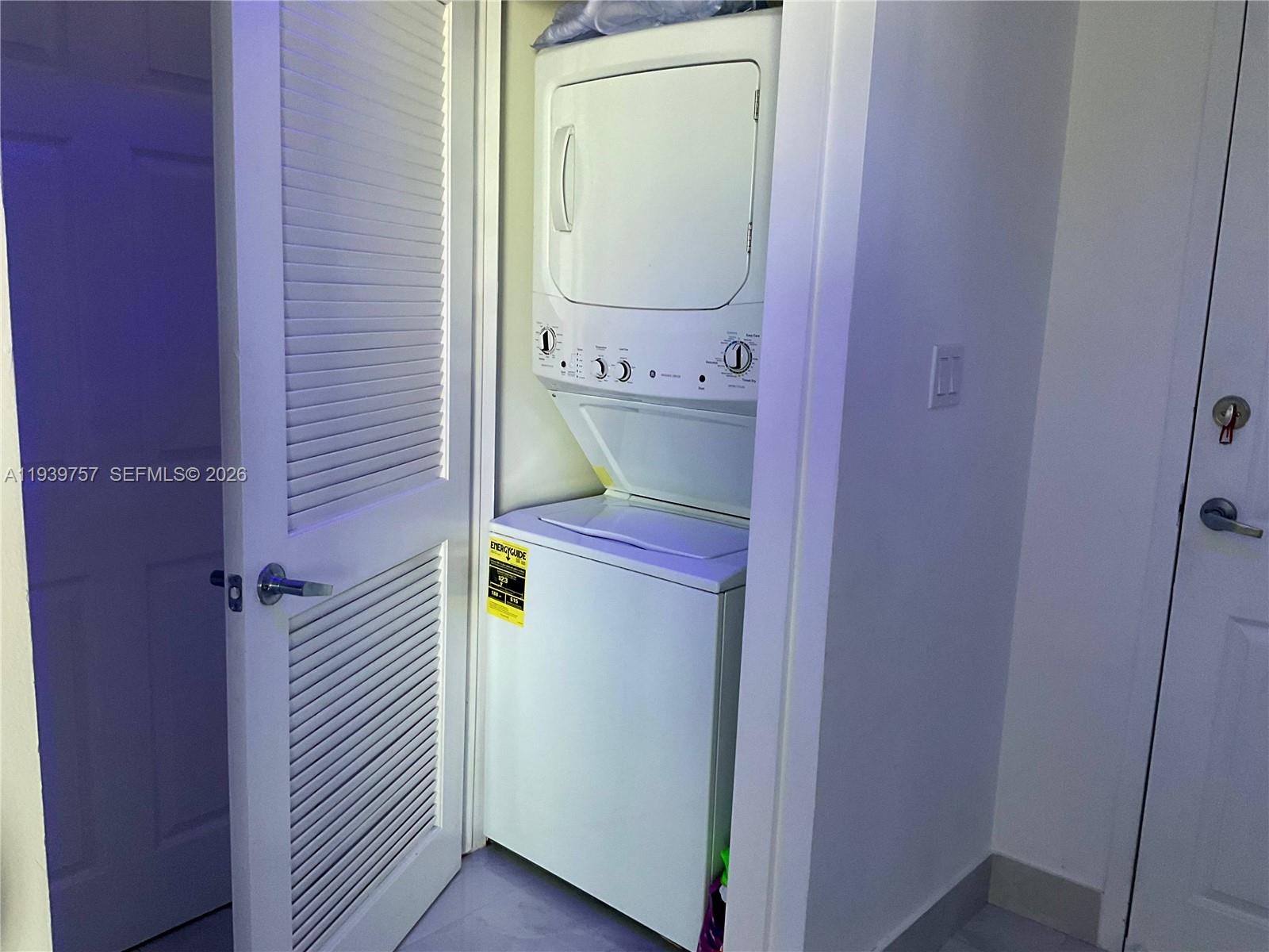 HOLLYWOOD STATION RES CON - Residential