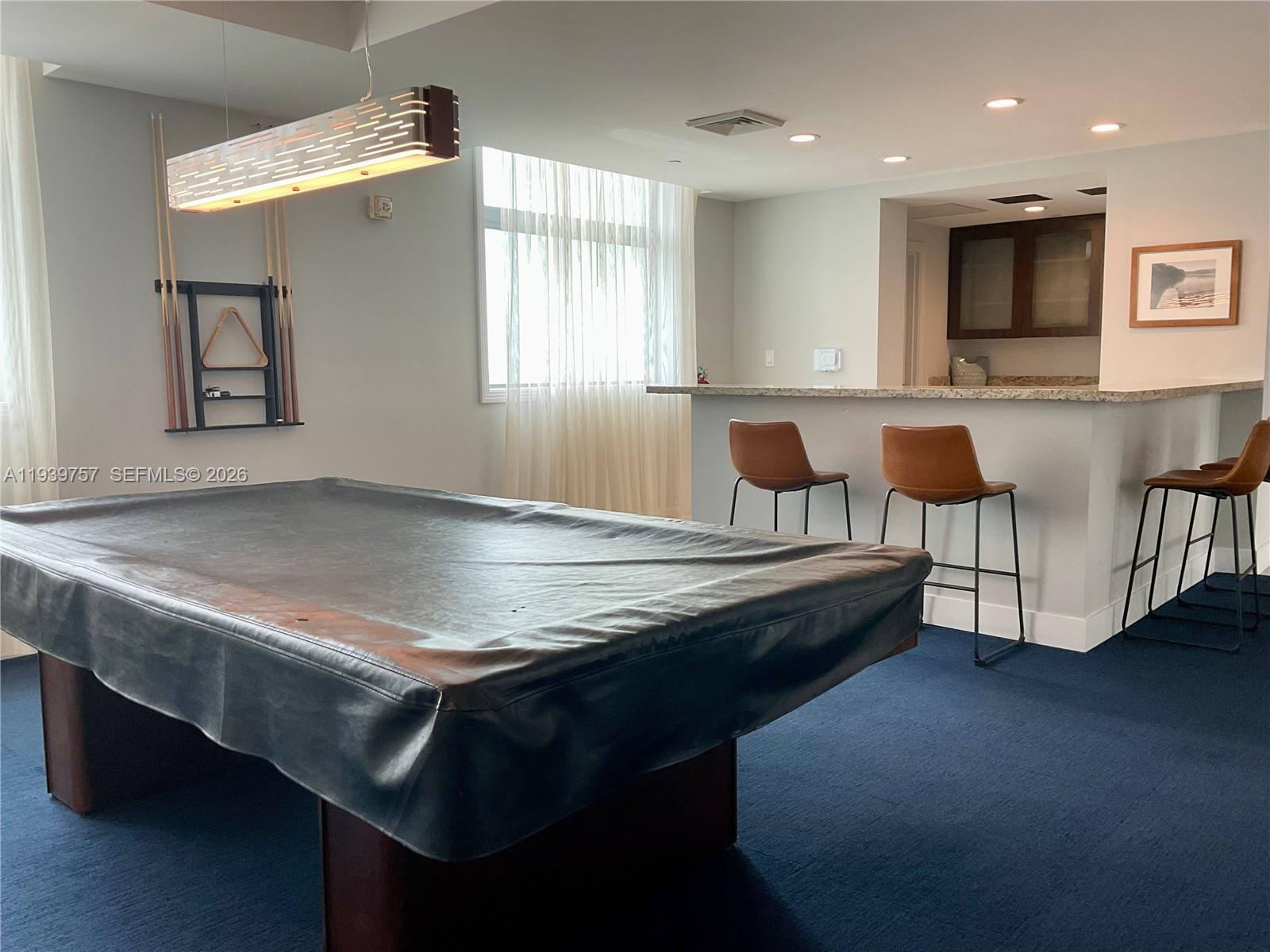 HOLLYWOOD STATION RES CON - Residential