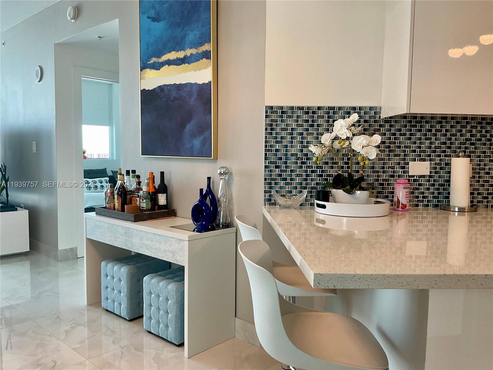 HOLLYWOOD STATION RES CON - Residential