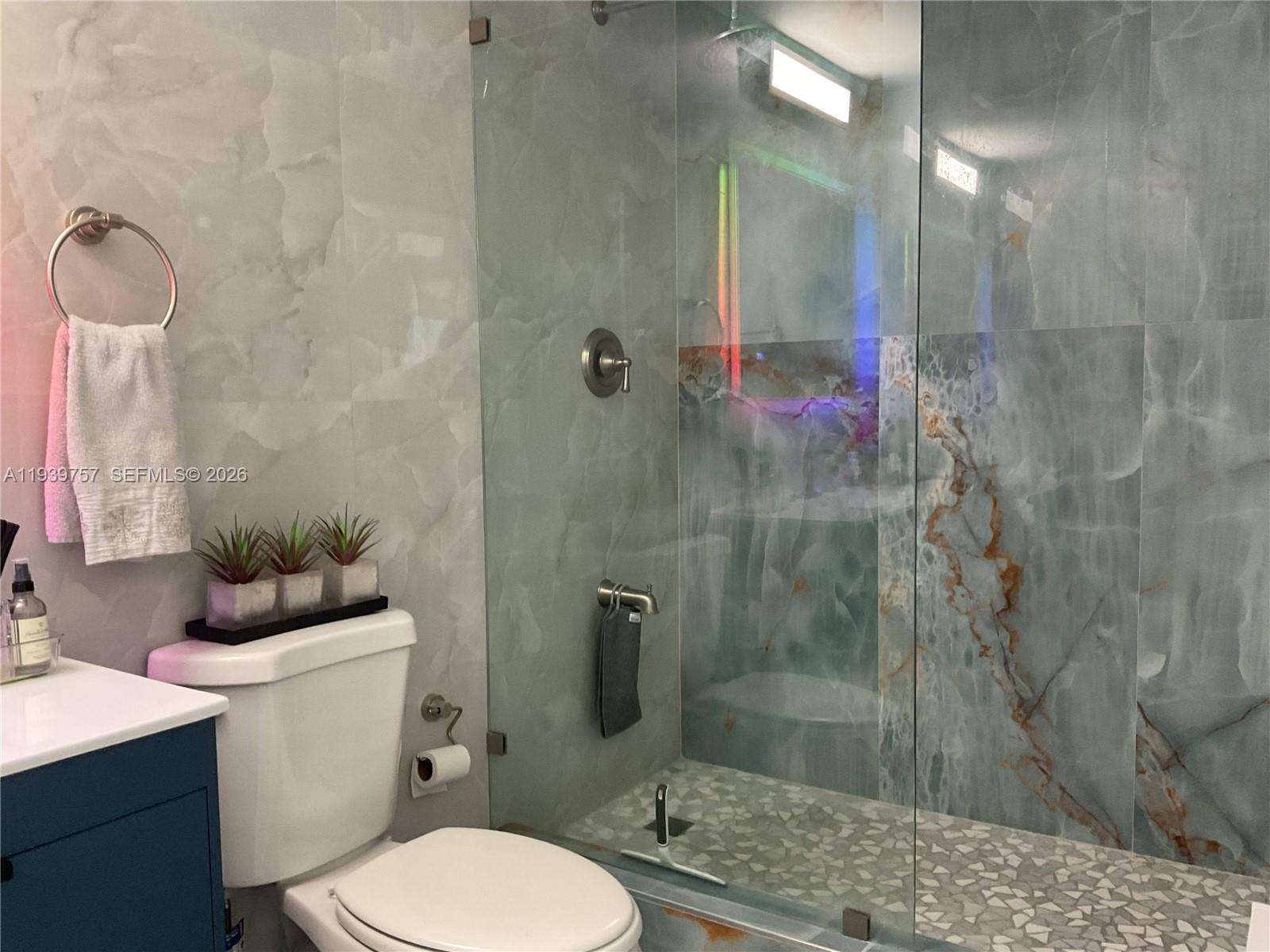 HOLLYWOOD STATION RES CON - Residential