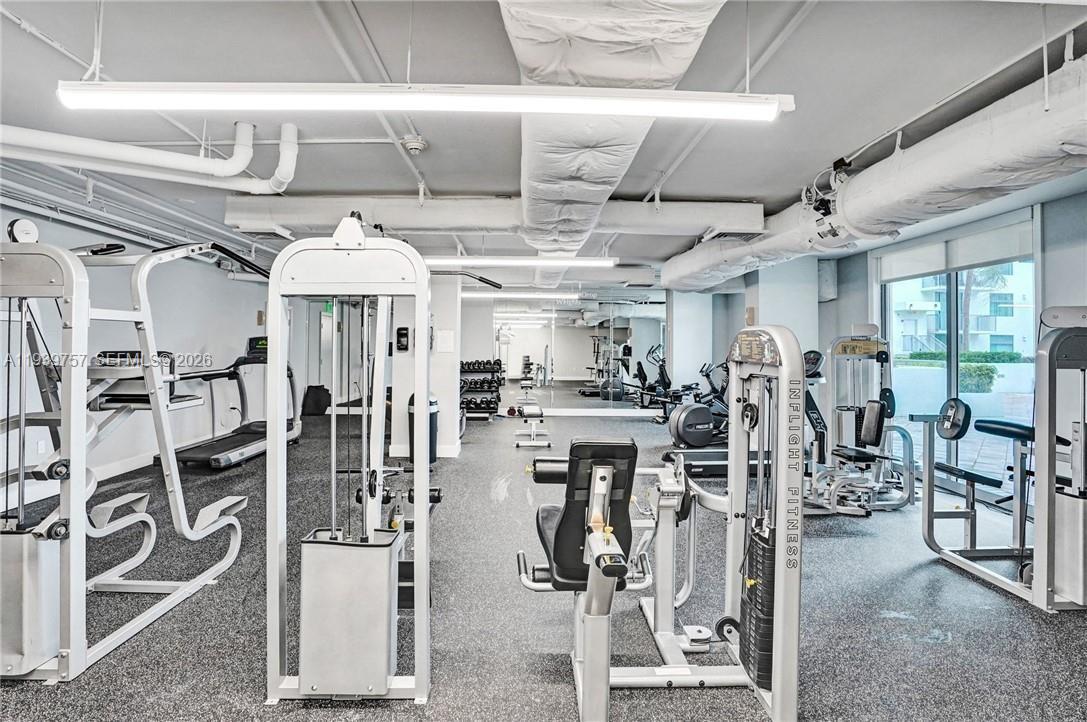 HOLLYWOOD STATION RES CON - Residential