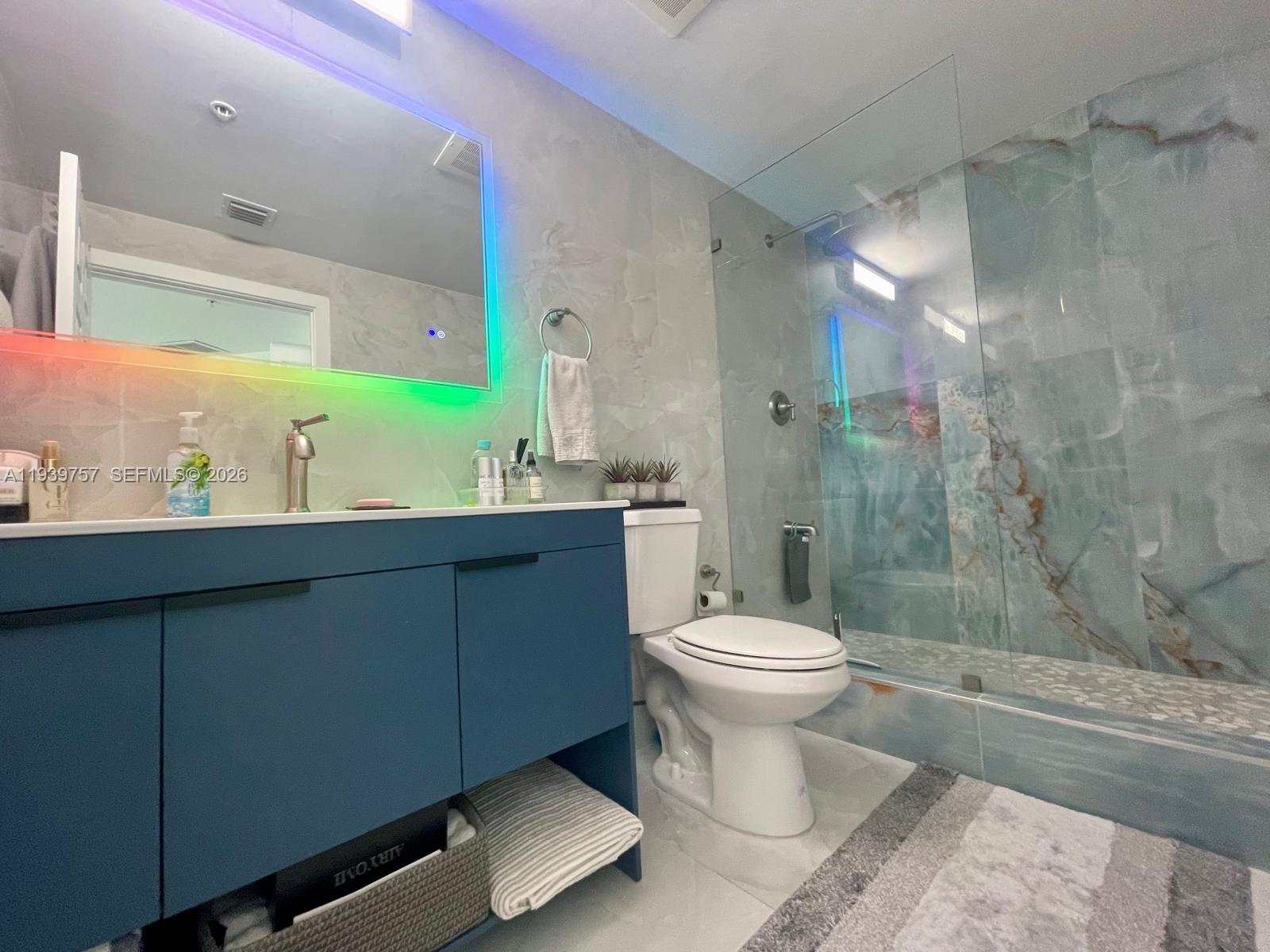 HOLLYWOOD STATION RES CON - Residential