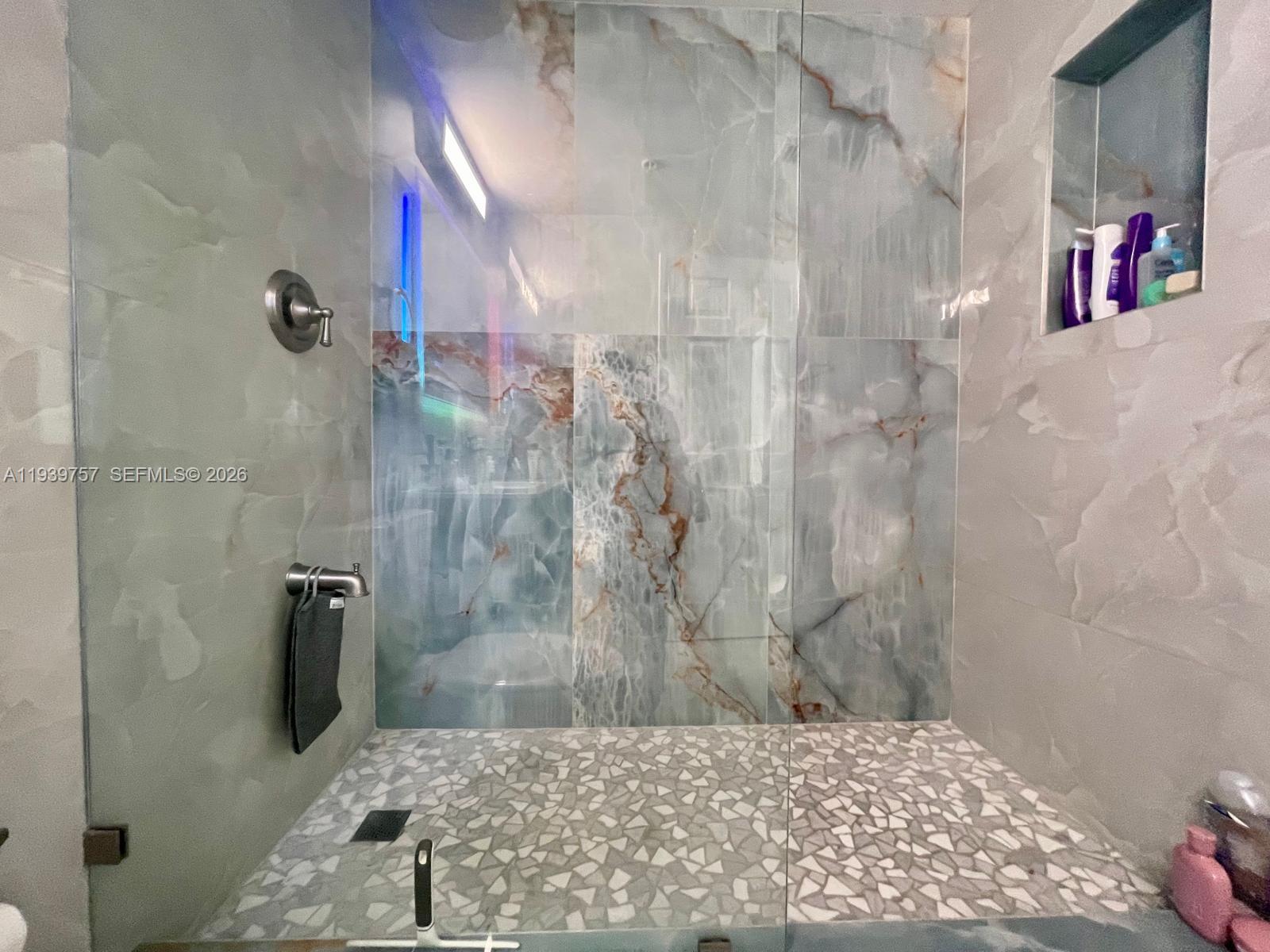 HOLLYWOOD STATION RES CON - Residential