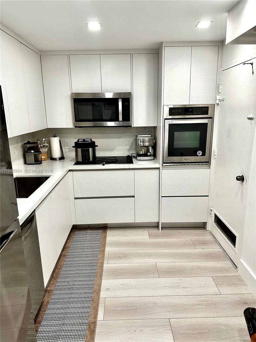 400 Kings Point Dr 1517