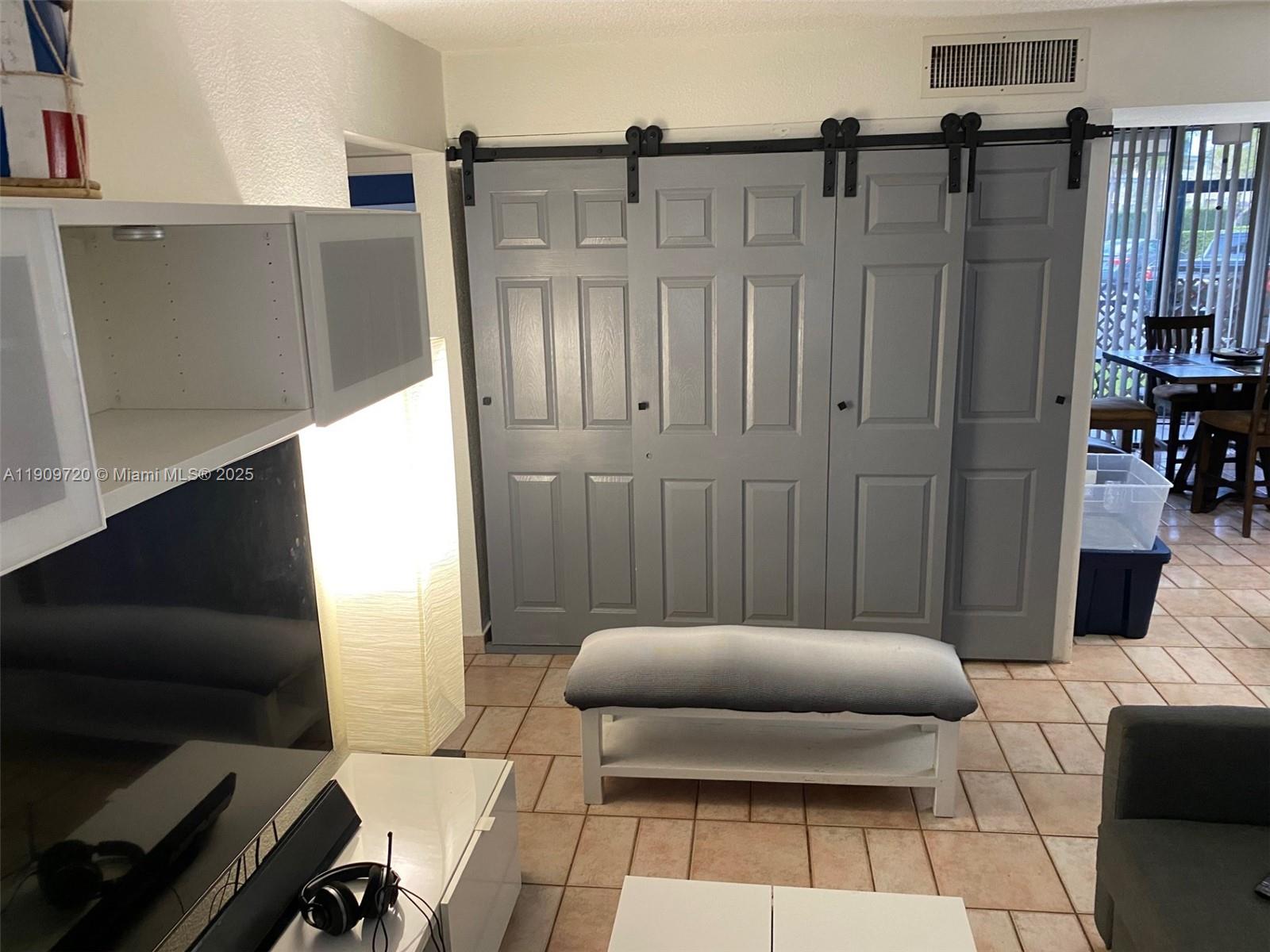 HORIZONS WEST CONDO #4 - Residential Lease