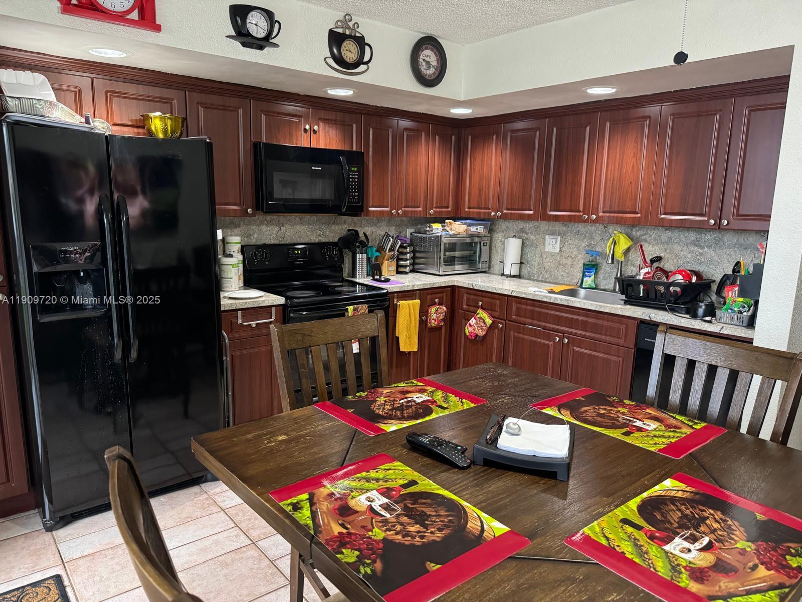 HORIZONS WEST CONDO #4 - Residential Lease