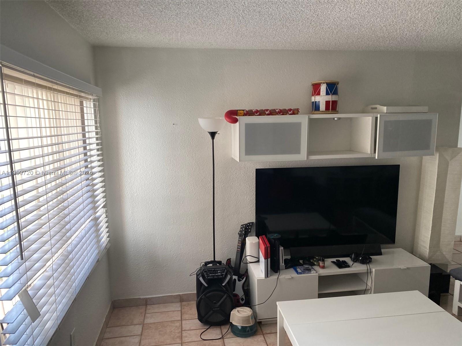 HORIZONS WEST CONDO #4 - Residential Lease