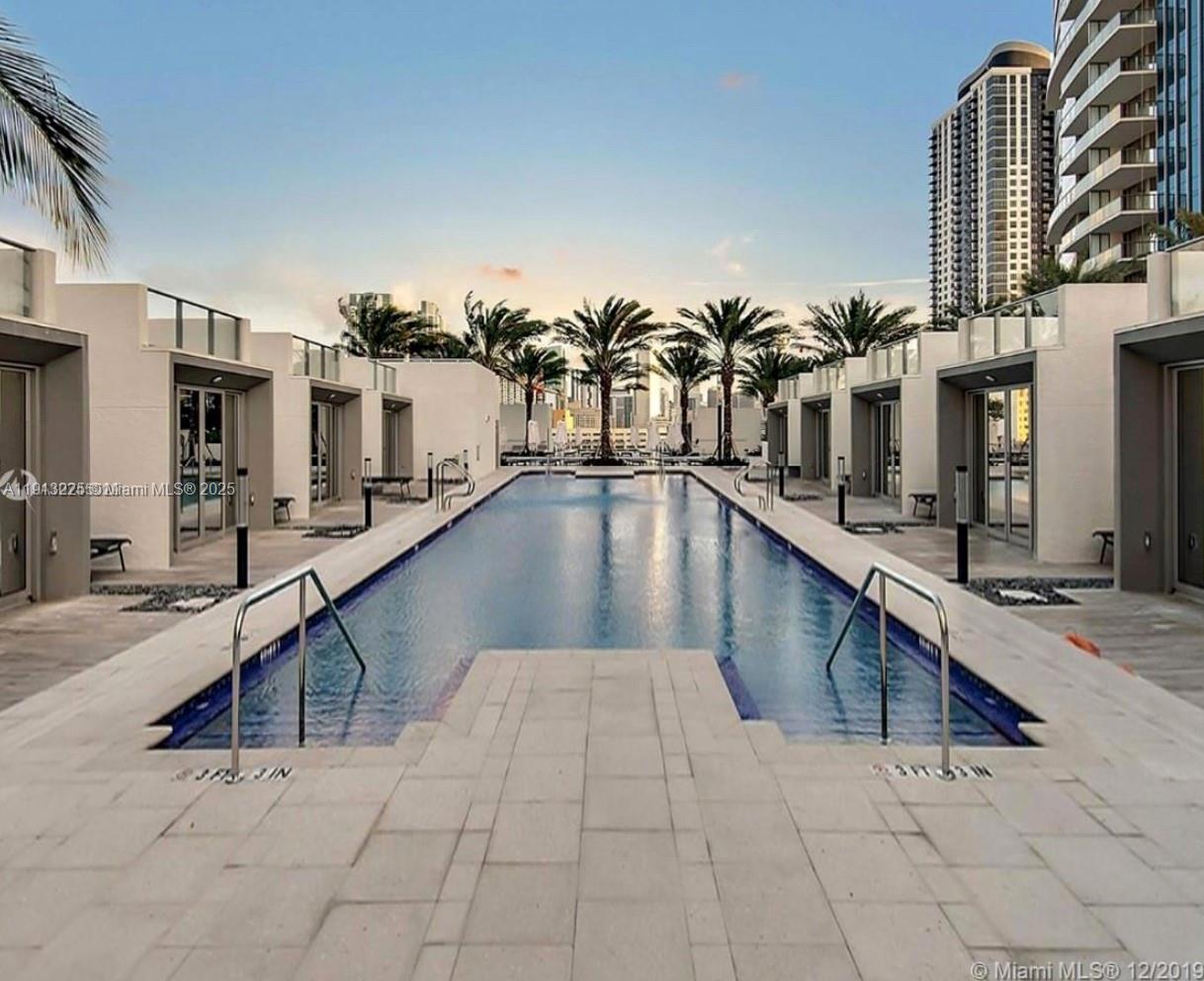 PARAMOUNT MIAMI WORLDCENT - Residential Lease
