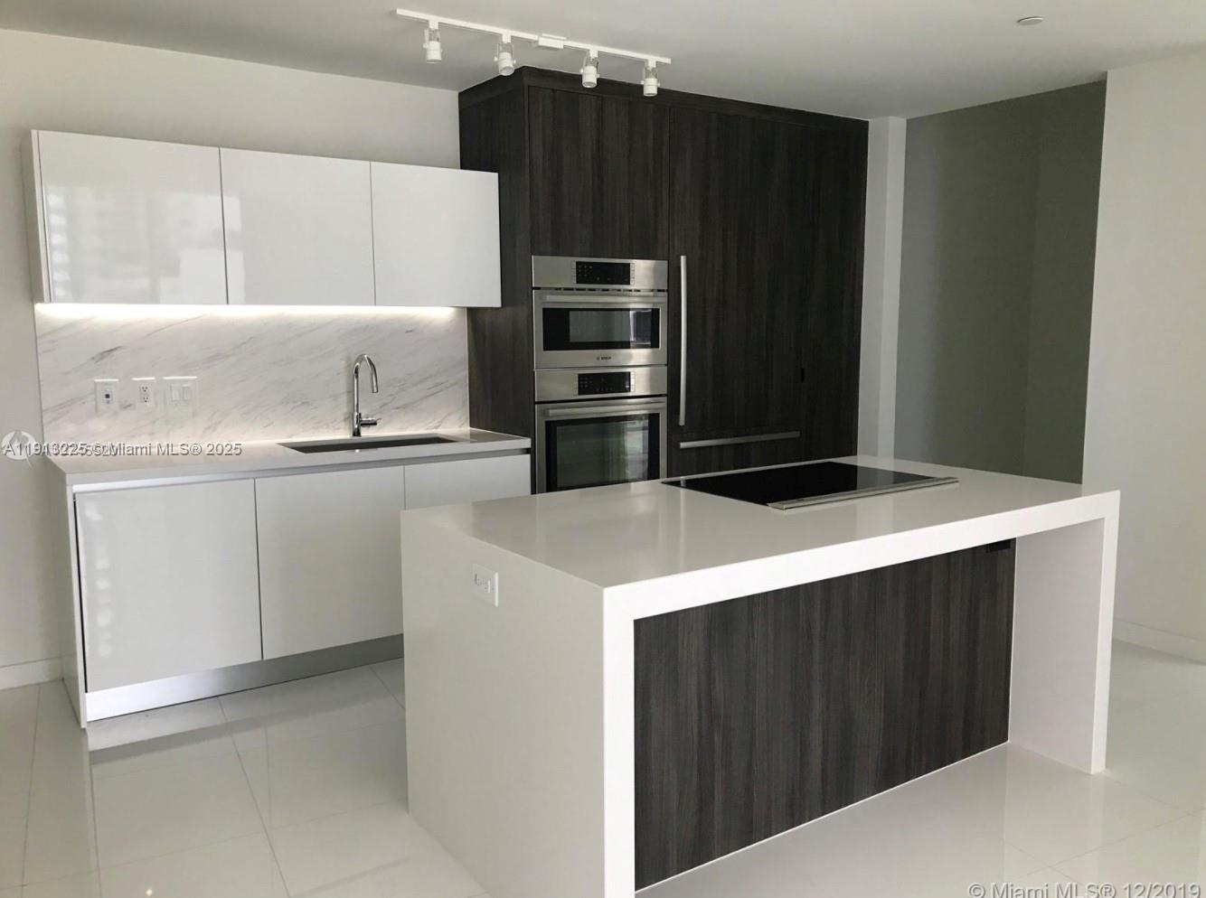 PARAMOUNT MIAMI WORLDCENT - Residential Lease