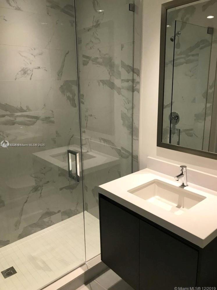 PARAMOUNT MIAMI WORLDCENT - Residential Lease