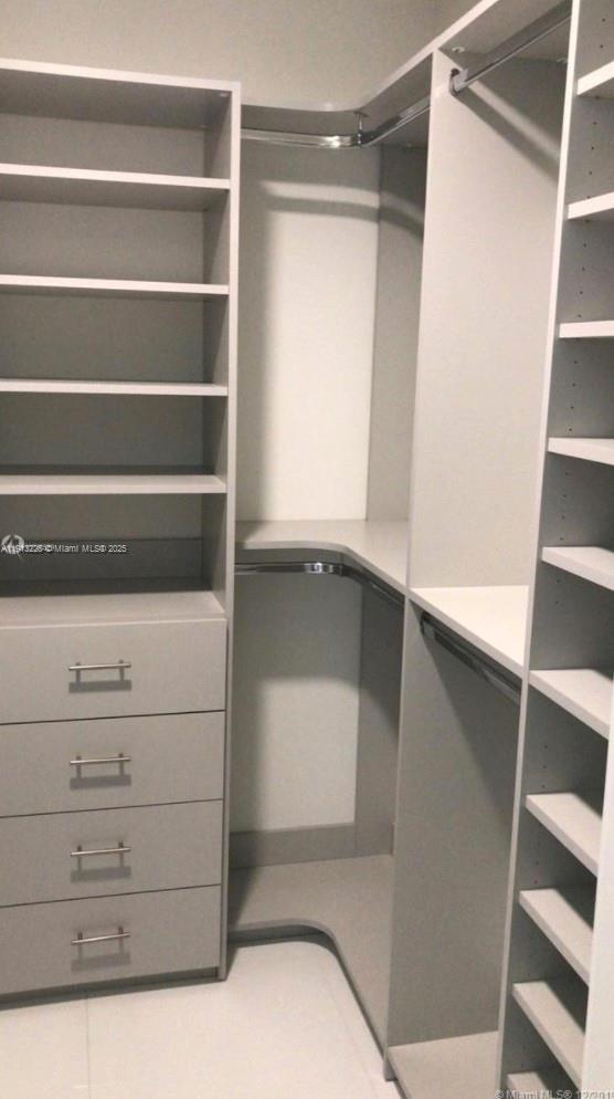 PARAMOUNT MIAMI WORLDCENT - Residential Lease