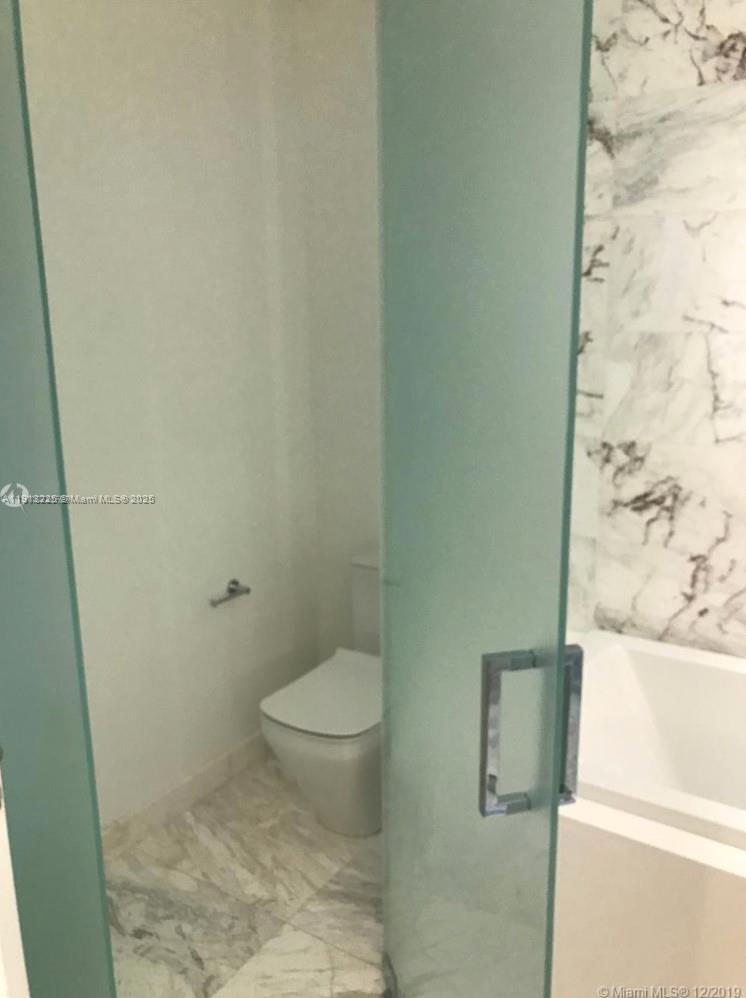 PARAMOUNT MIAMI WORLDCENT - Residential Lease