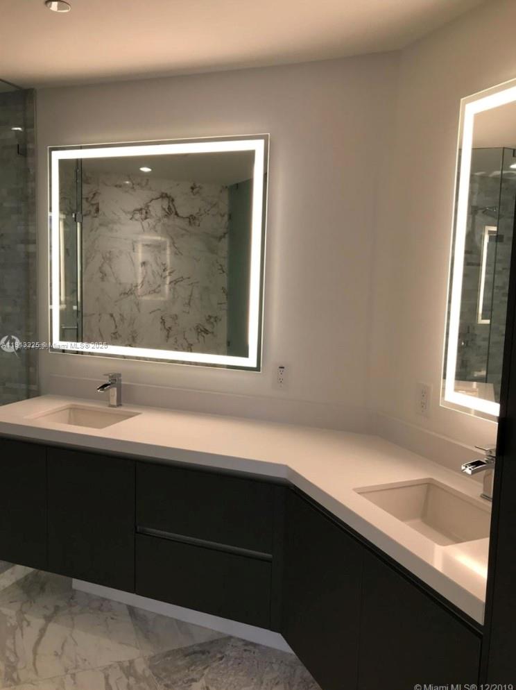 PARAMOUNT MIAMI WORLDCENT - Residential Lease