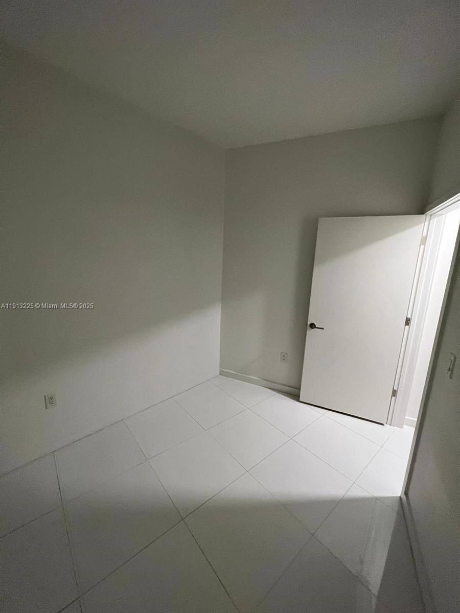 PARAMOUNT MIAMI WORLDCENT - Residential Lease