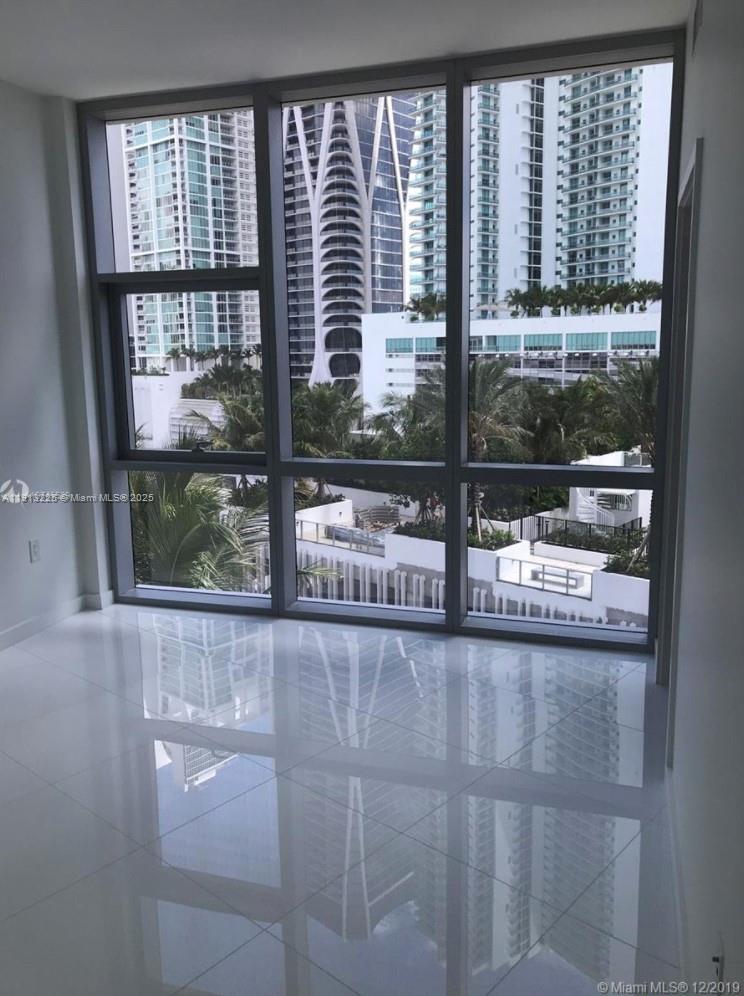PARAMOUNT MIAMI WORLDCENT - Residential Lease