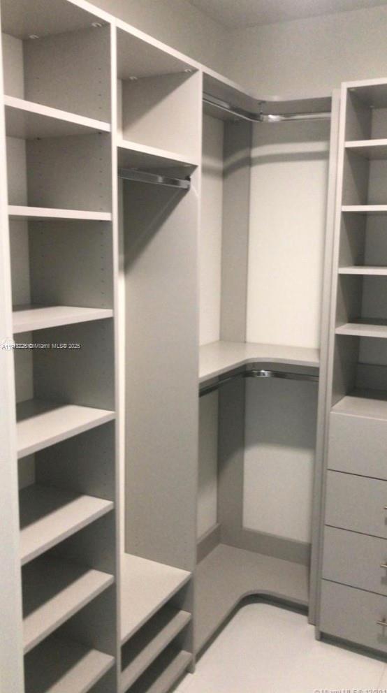 PARAMOUNT MIAMI WORLDCENT - Residential Lease