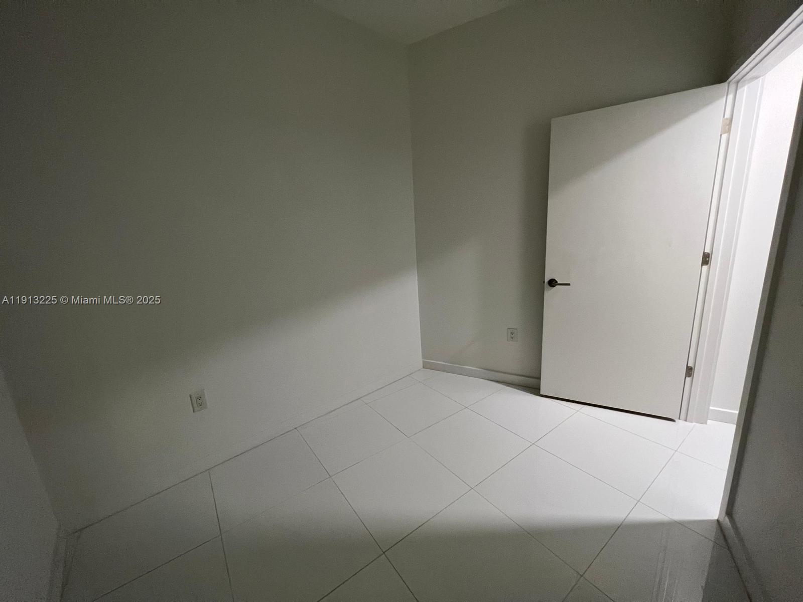 PARAMOUNT MIAMI WORLDCENT - Residential Lease