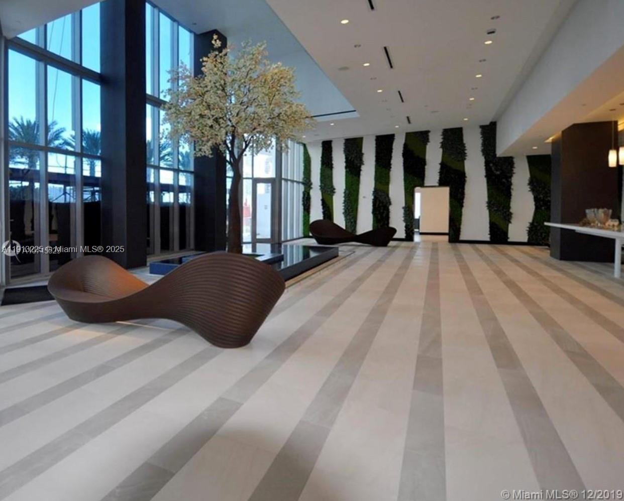 PARAMOUNT MIAMI WORLDCENT - Residential Lease