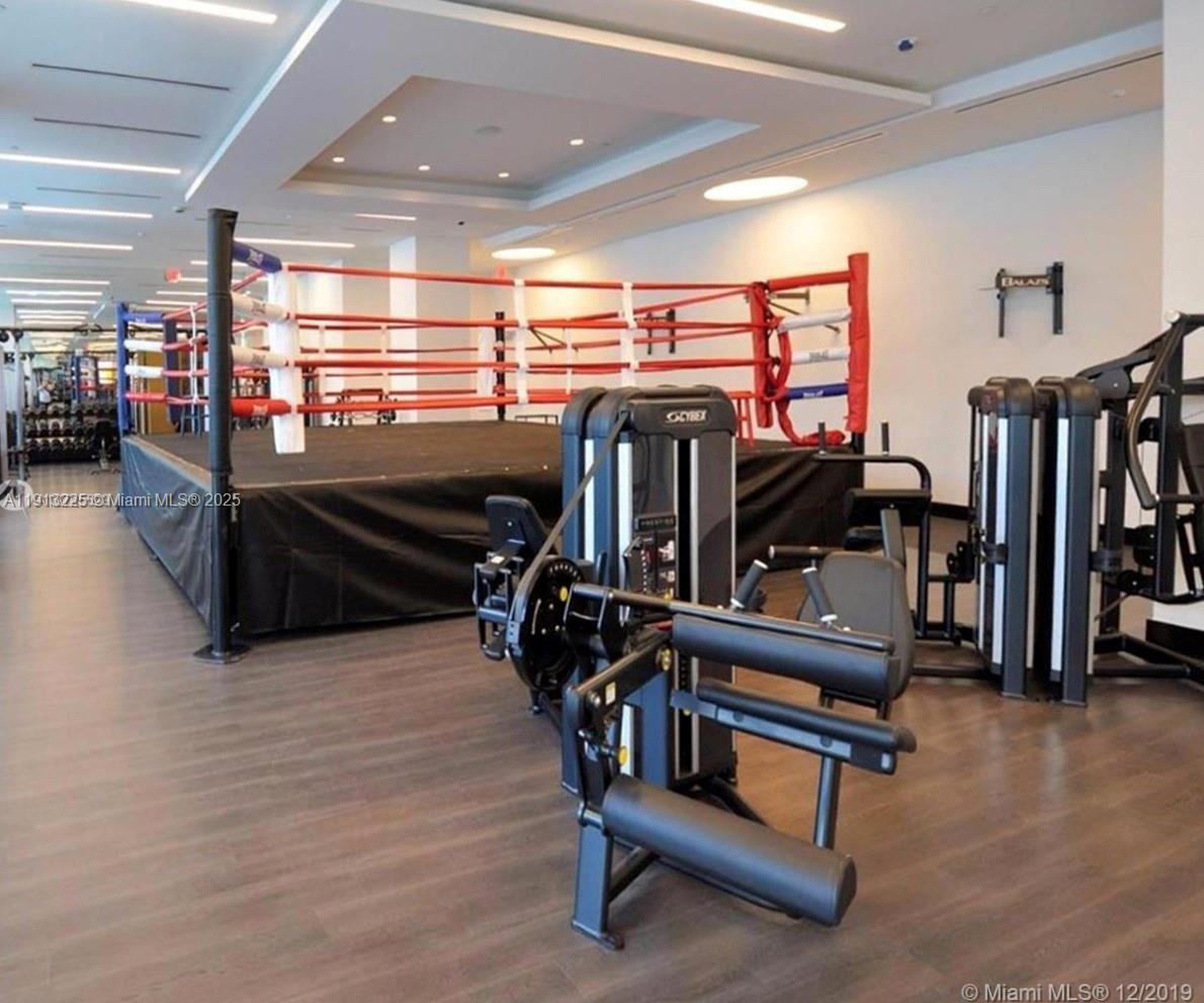 PARAMOUNT MIAMI WORLDCENT - Residential Lease