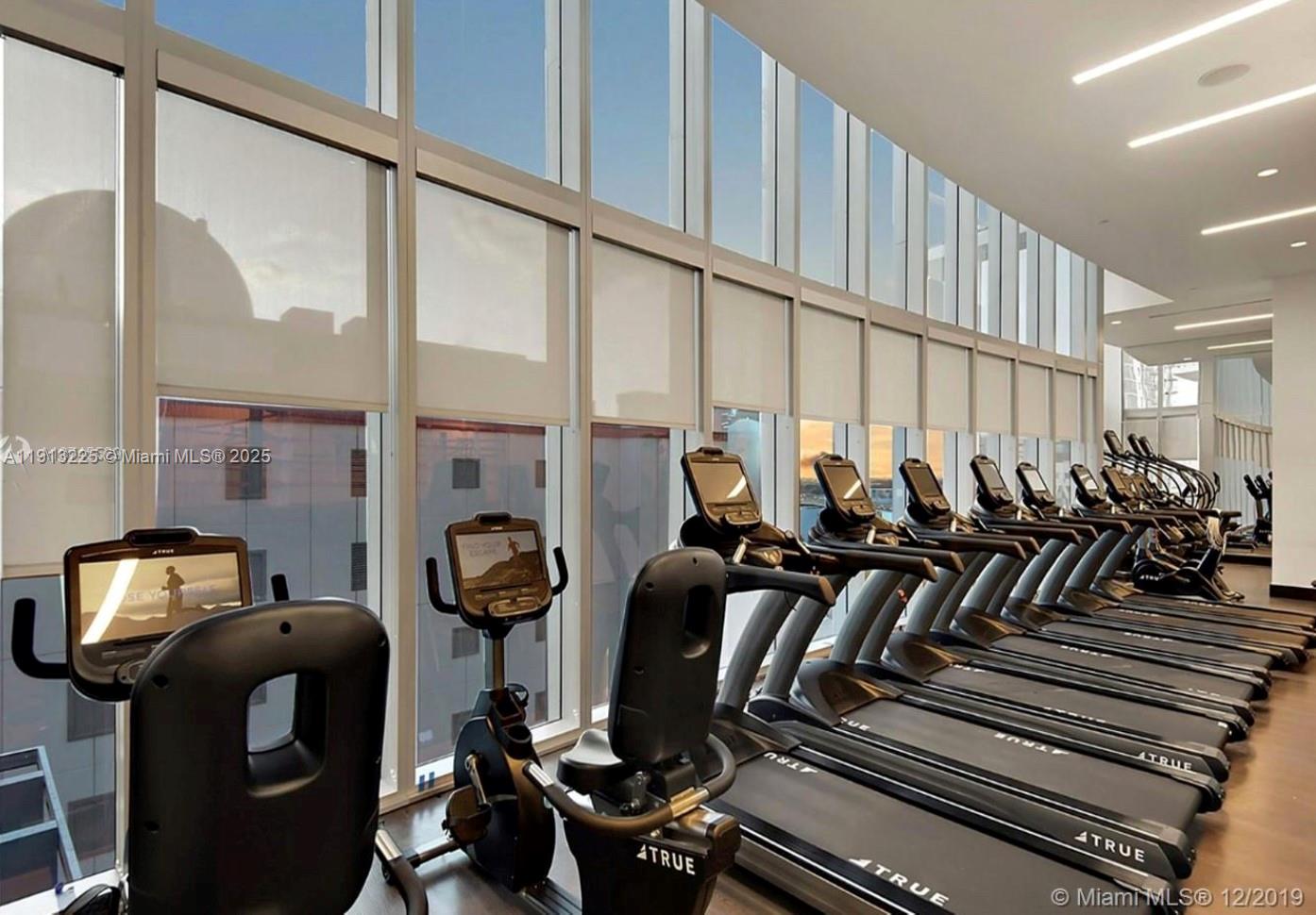 PARAMOUNT MIAMI WORLDCENT - Residential Lease