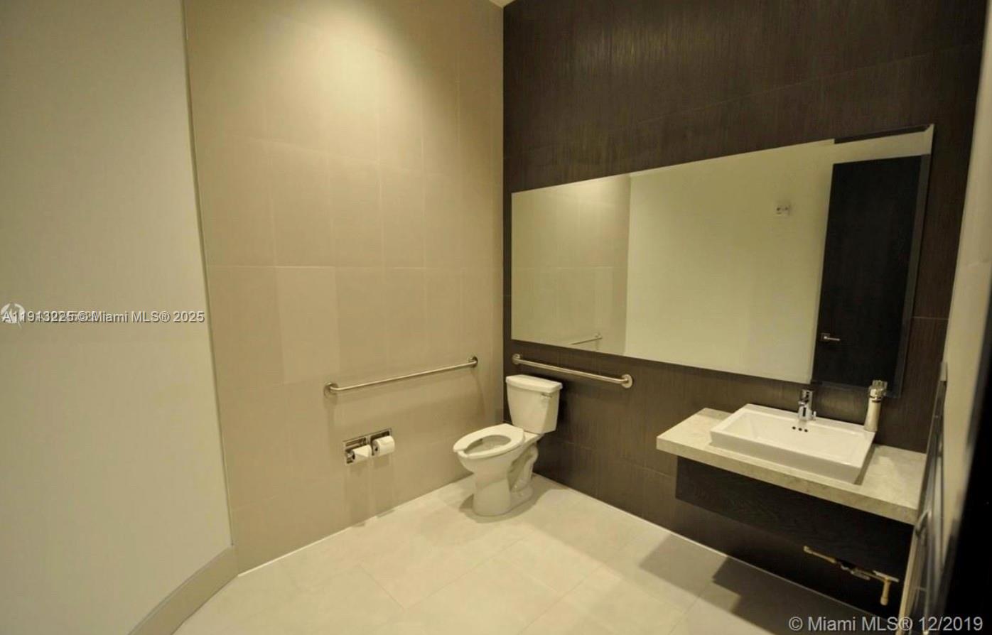 PARAMOUNT MIAMI WORLDCENT - Residential Lease