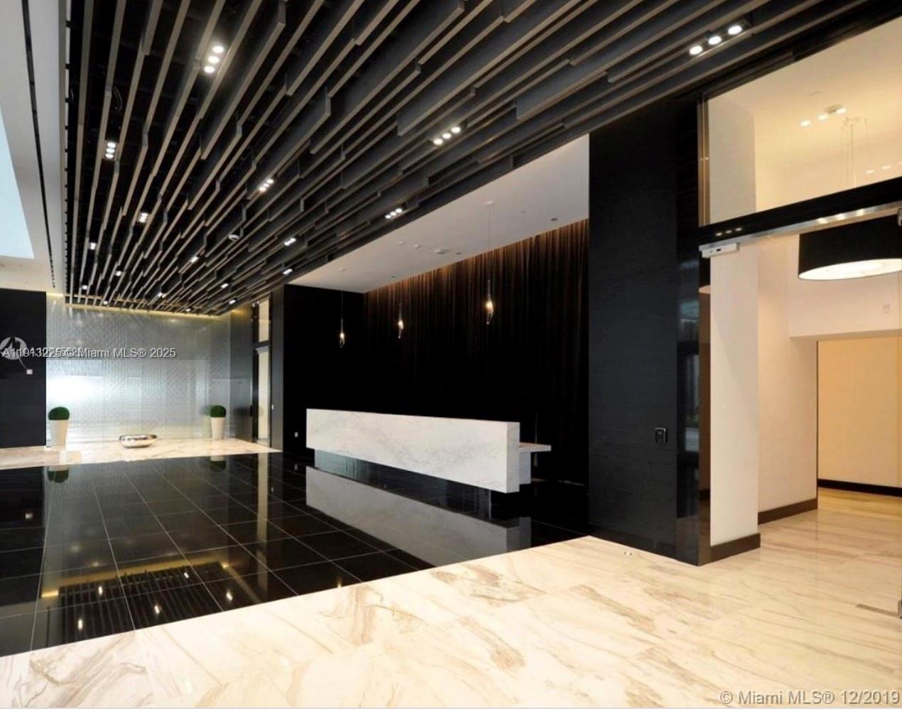 PARAMOUNT MIAMI WORLDCENT - Residential Lease