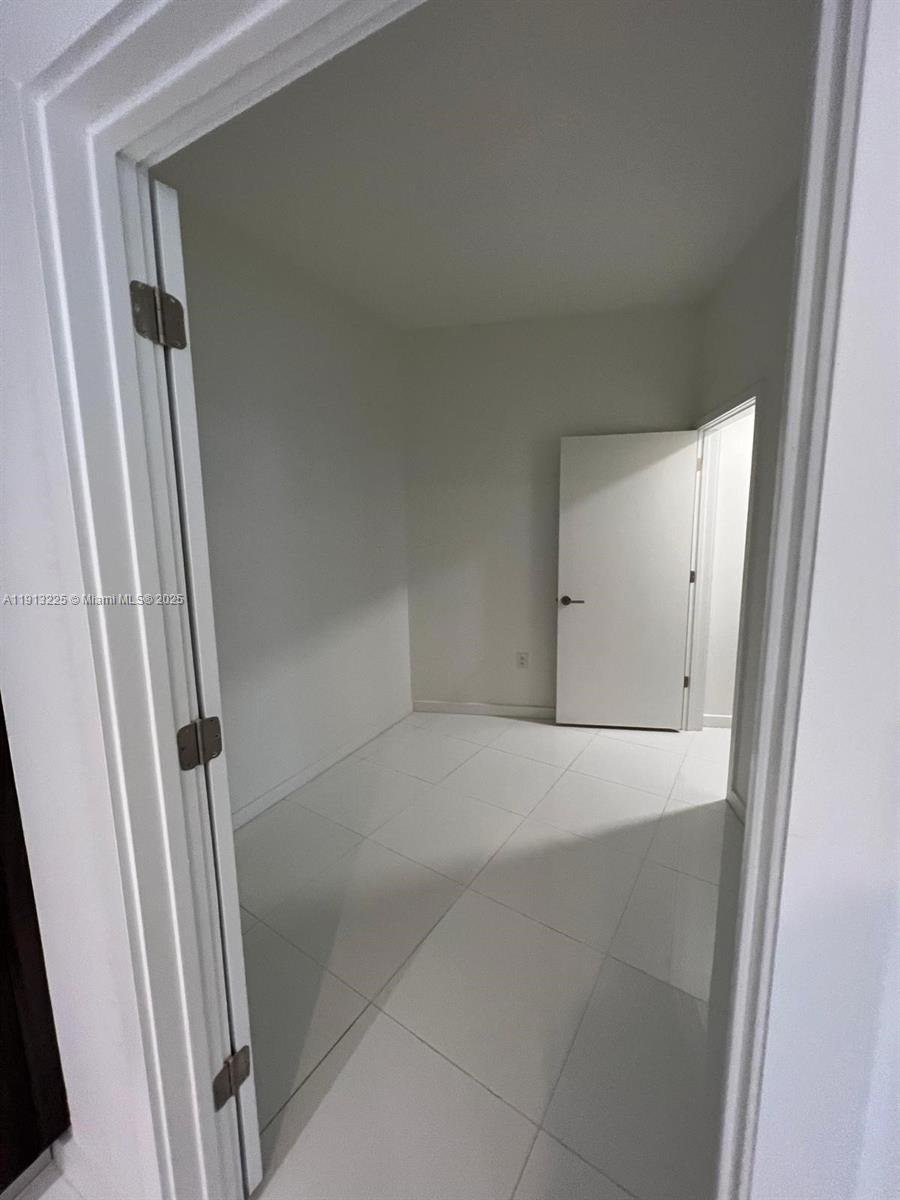 PARAMOUNT MIAMI WORLDCENT - Residential Lease