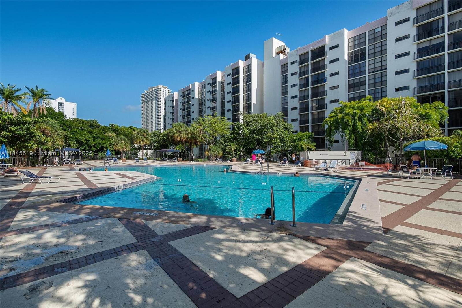 Beautiful and remodeled Apt. Great location, only one block away from Sunny Isles Beach, shopping and supermarket. Porcelain floors throughout the Apt. Rent includes internet, cable, water, guest parking and 24h security. Laundry room is in the same floor as well as the storage space. The community offers a pool, jacuzzi, sauna, gym, tennis courts, basketball, bbq areas, playground and party room.