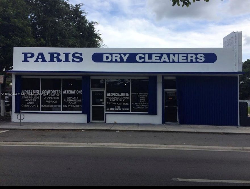 Commercial free standing building in a very desirable location at Coral way near 27 Ave. Good to keep the
business working on premises or to build a new project. Endless possibilities for this commercial opportunity.
*** Please do not disturber the tenants. ***