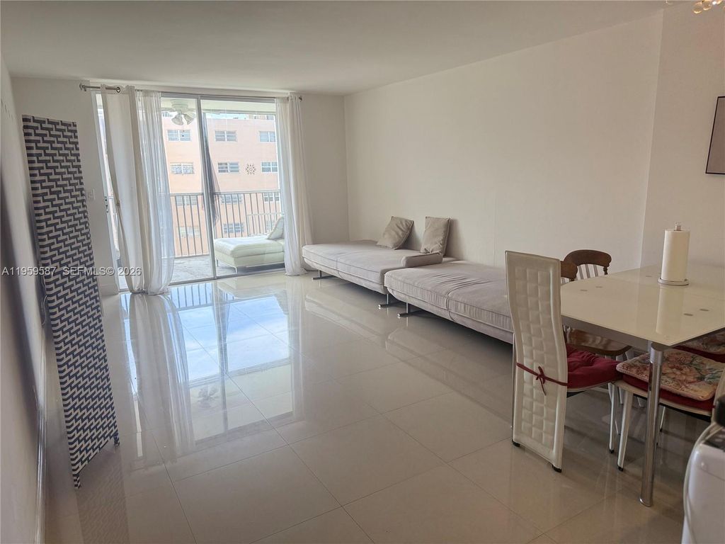 Photo of 319 NE 14th Ave #603, Hallandale Beach, FL 33009 (MLS # A11959587)